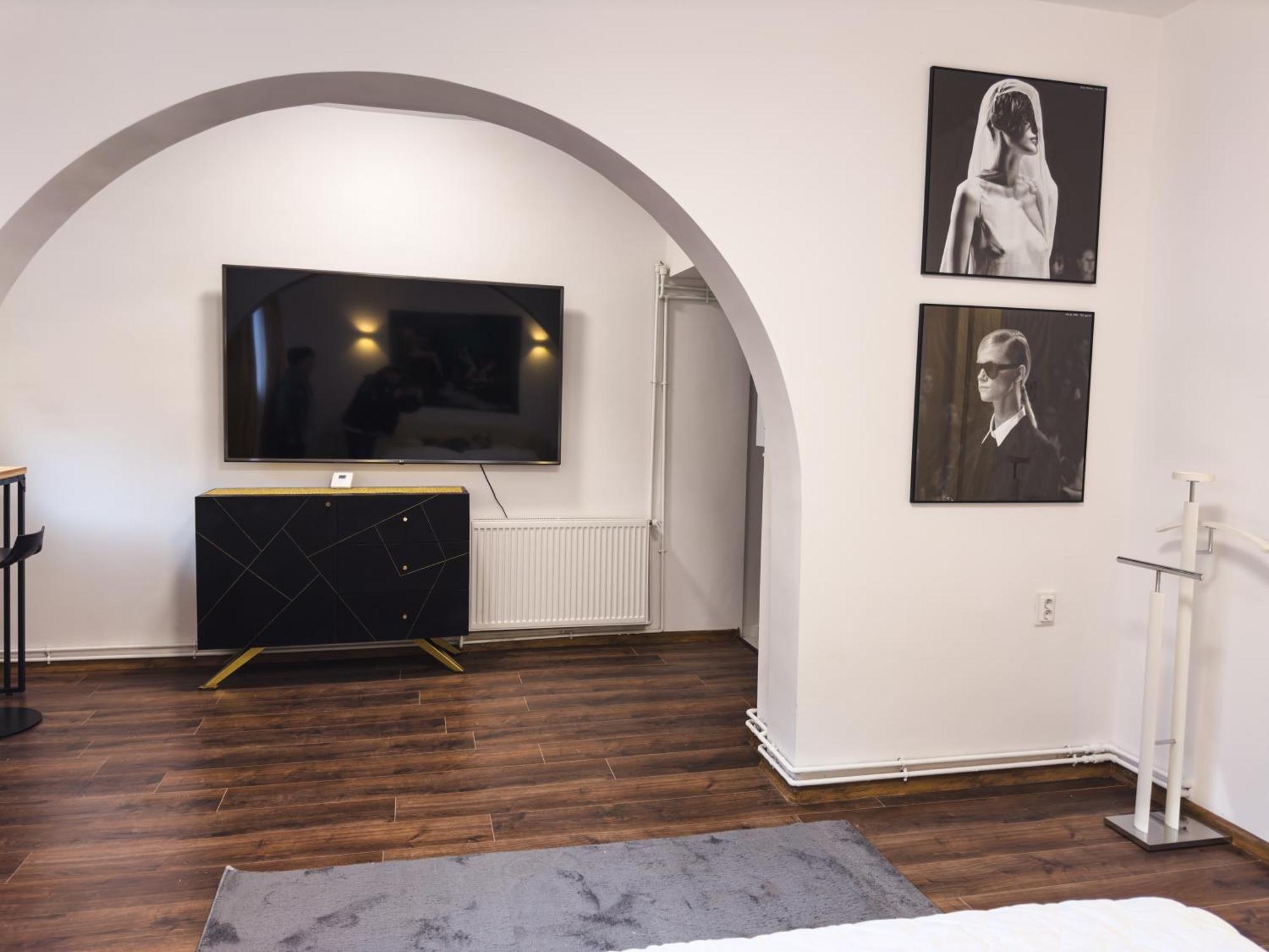 Loving Downtown Studio By Chr Luxury Property Бухарест Екстер'єр фото